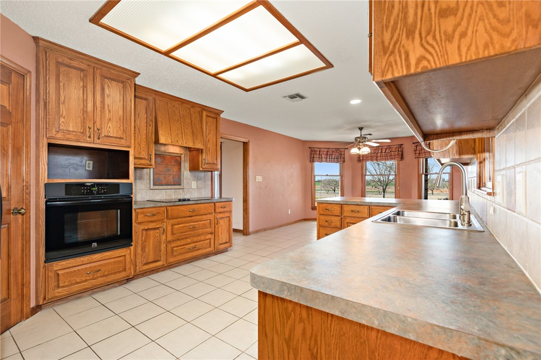 329 Cedar Rock Parkway, Woodway, Texas image 11