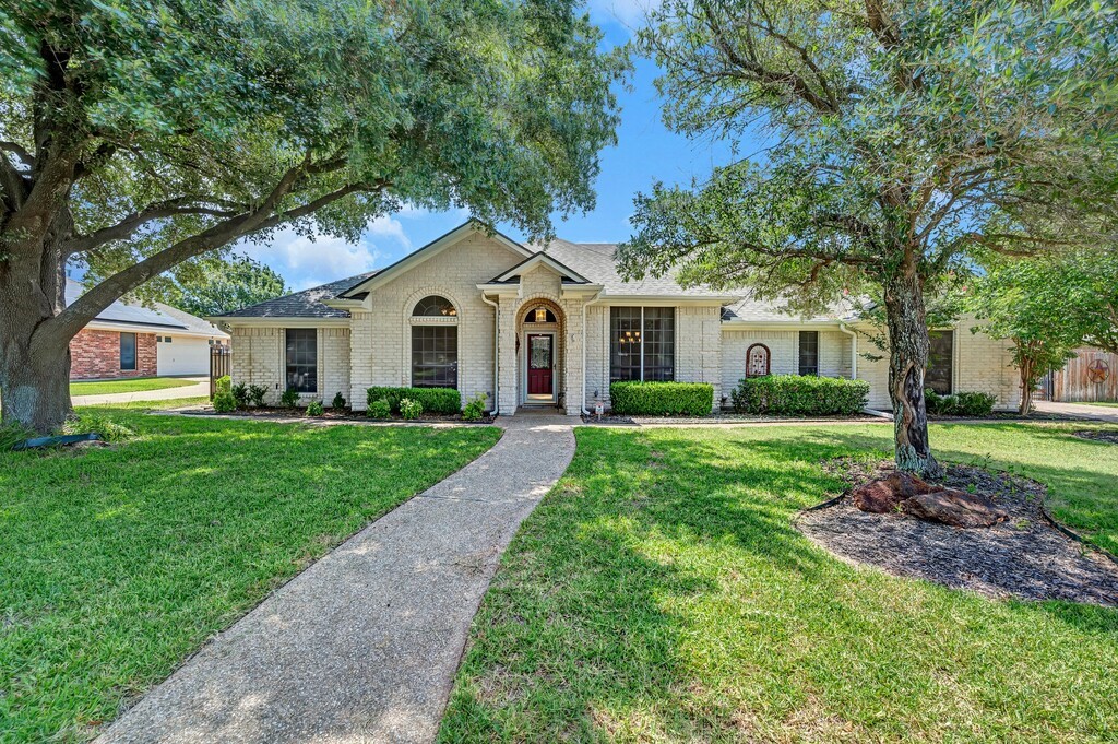 912 Oakmont Drive, Hewitt, Texas image 1