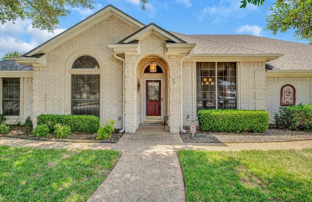 912 Oakmont Drive, Hewitt, Texas image 2