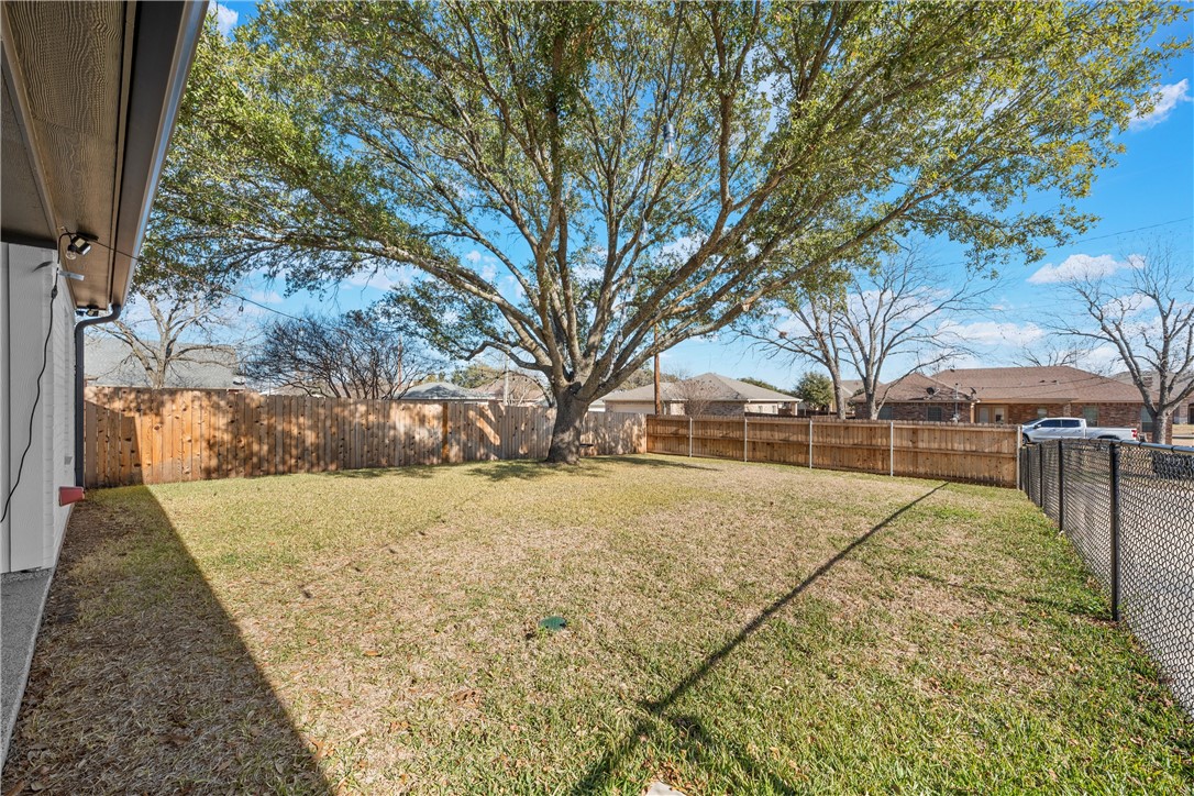 1408 Jane Lane, West, Texas image 32