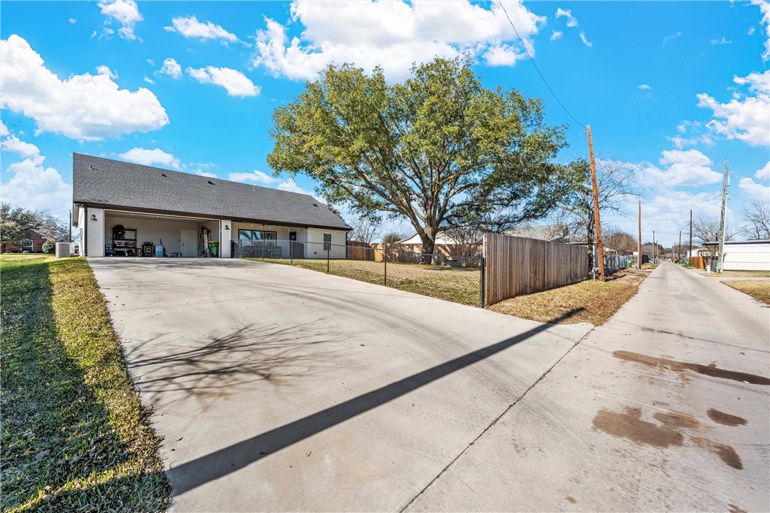 1408 Jane Lane, West, Texas image 29