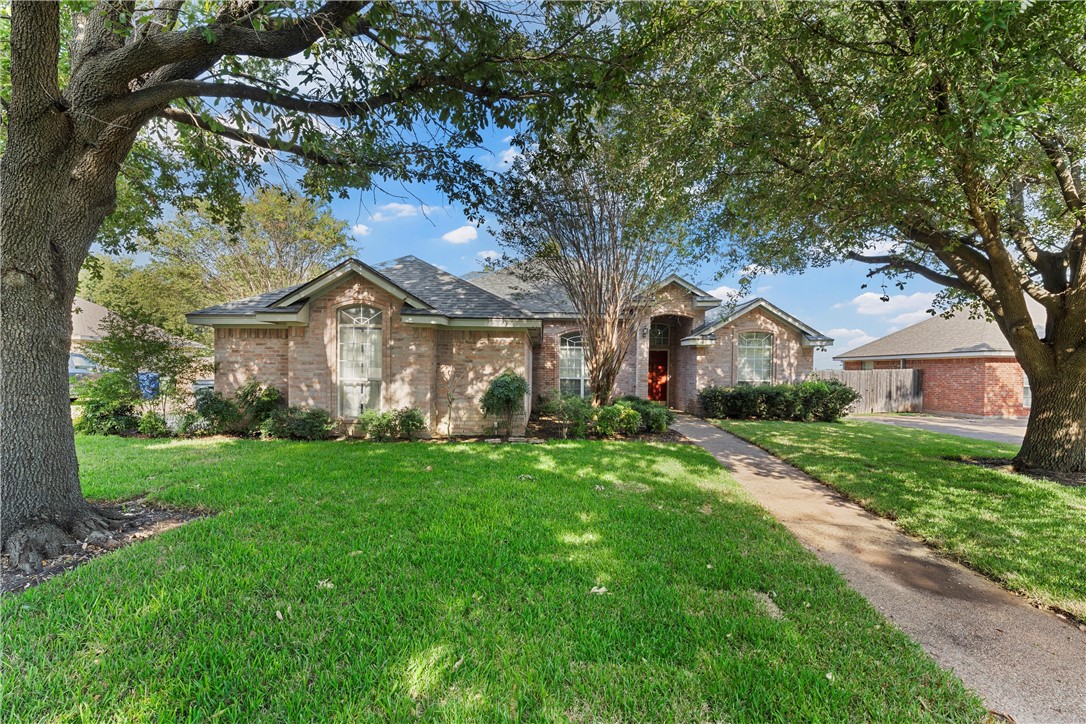 1413 Meadow Mountain Drive, Woodway, Texas image 1