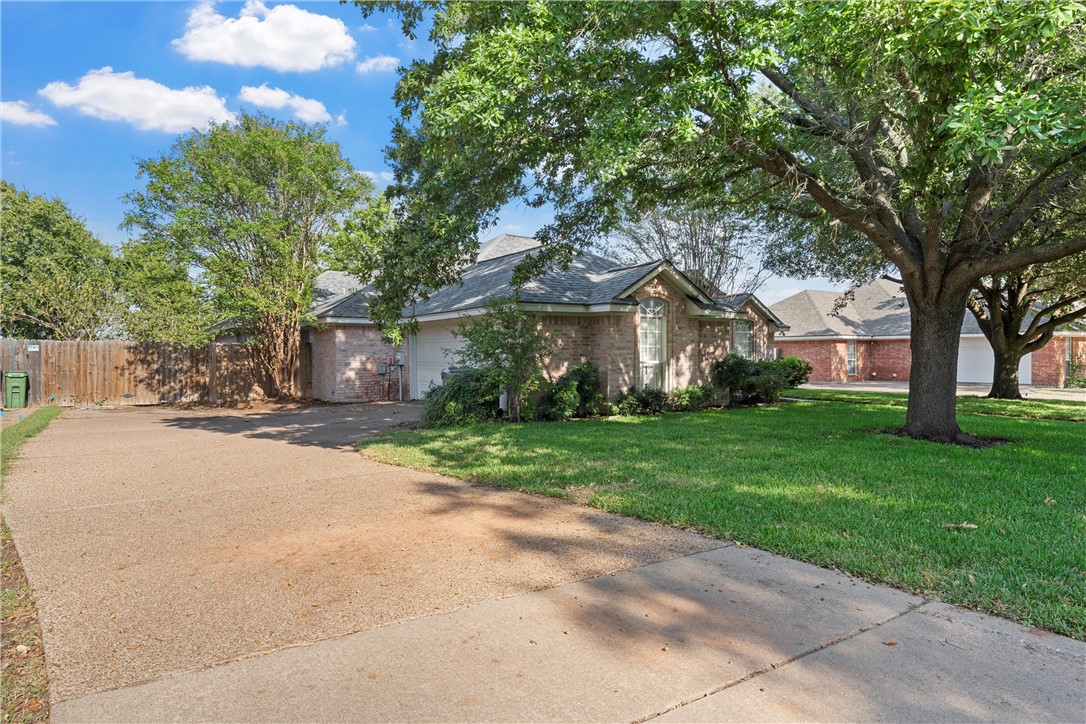 1413 Meadow Mountain Drive, Woodway, Texas image 3