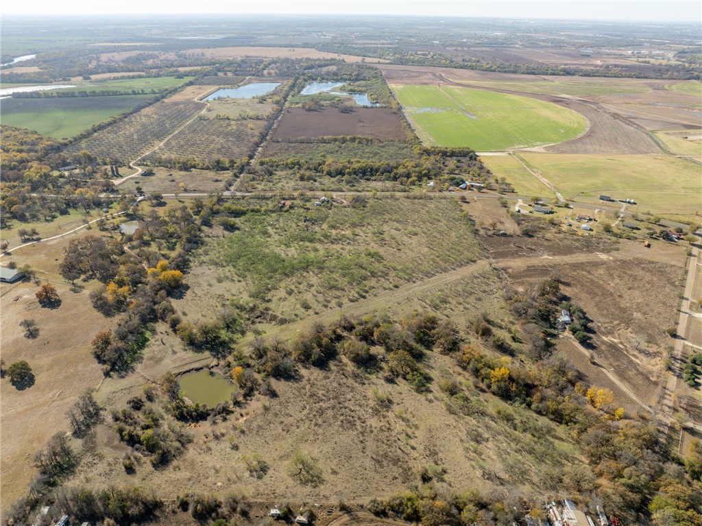 8604 W Lake Creek Road, Riesel, Texas image 3