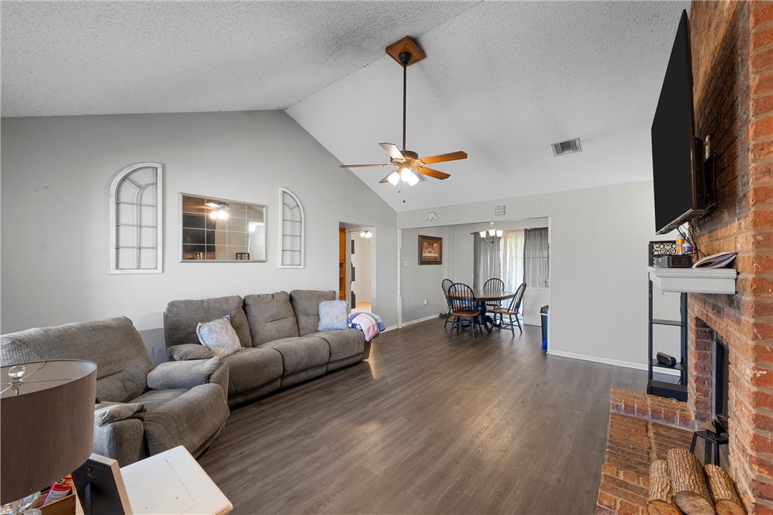 4009 Paradise Island Road, Waco, Texas image 2
