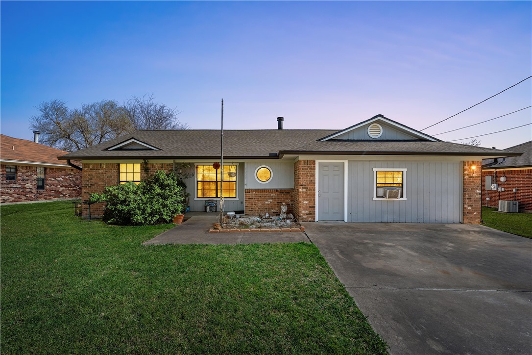4009 Paradise Island Road, Waco, Texas image 1