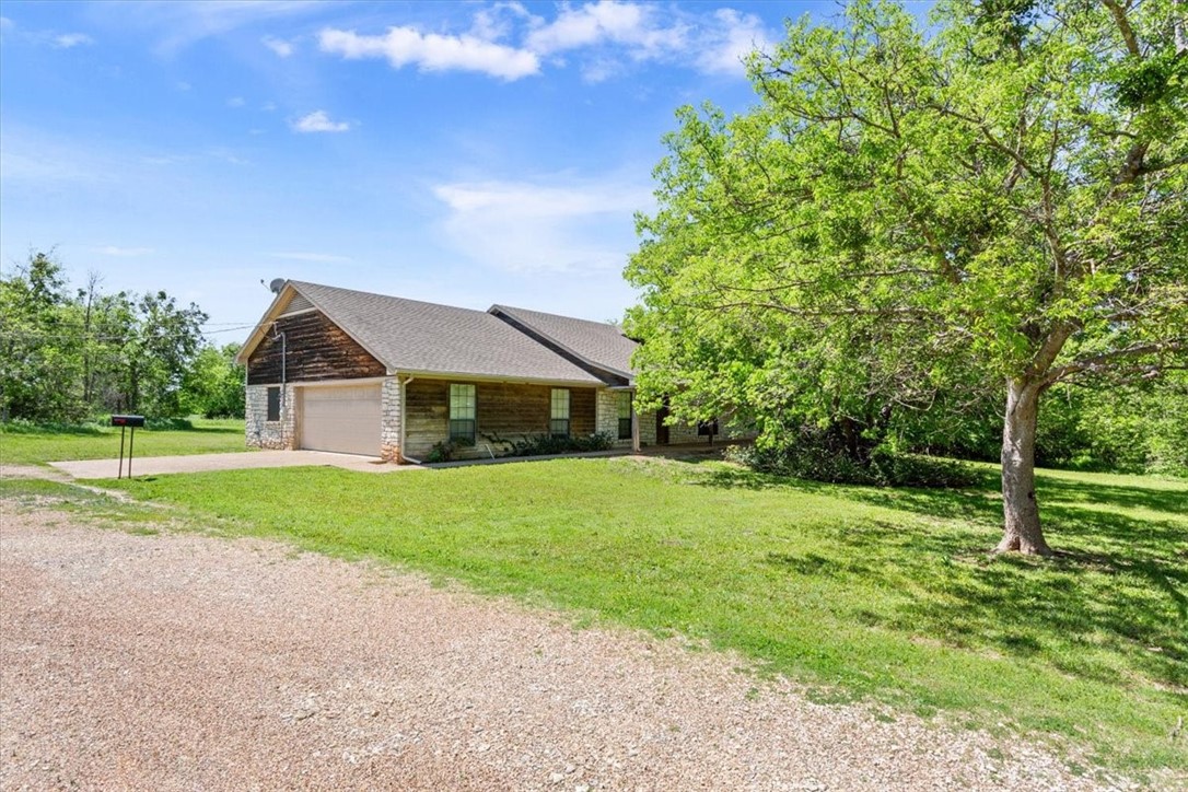 463 Twin Bends Road, Crawford, Texas image 3