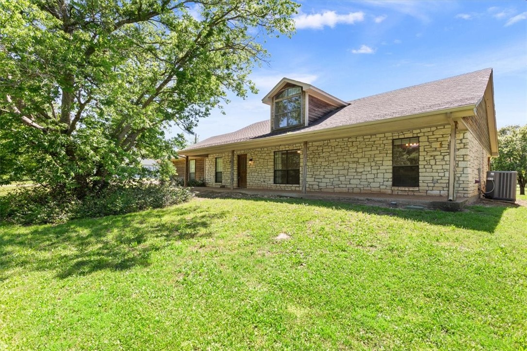 463 Twin Bends Road, Crawford, Texas image 1