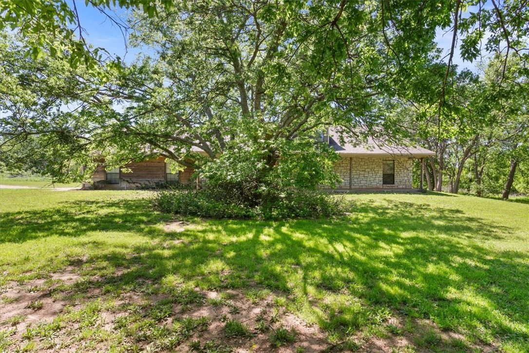 463 Twin Bends Road, Crawford, Texas image 4