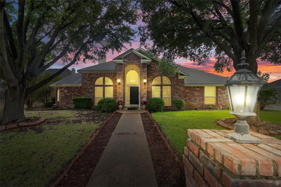 1216 Gunnison Drive, Woodway, Texas image 2