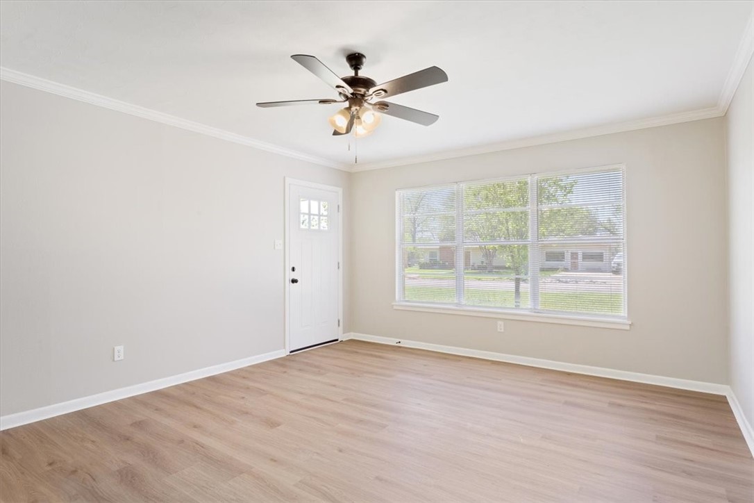 317 Catalina Drive, Woodway, Texas image 2