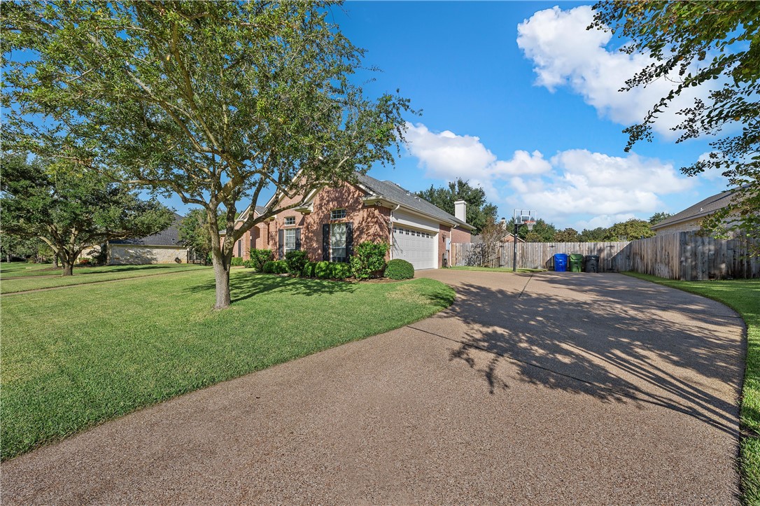 205 Ranchgate Trail, McGregor, Texas image 3