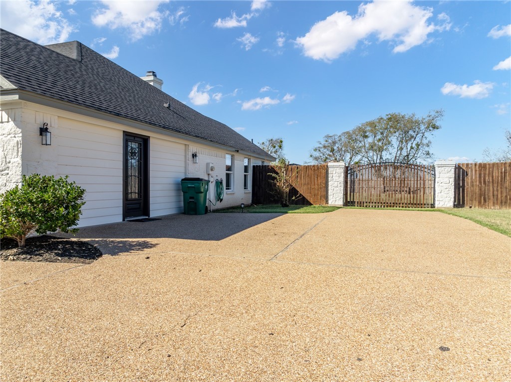 800 Navajo Trail, McGregor, Texas image 6