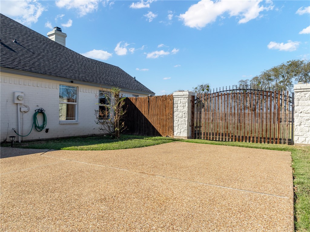 800 Navajo Trail, McGregor, Texas image 7