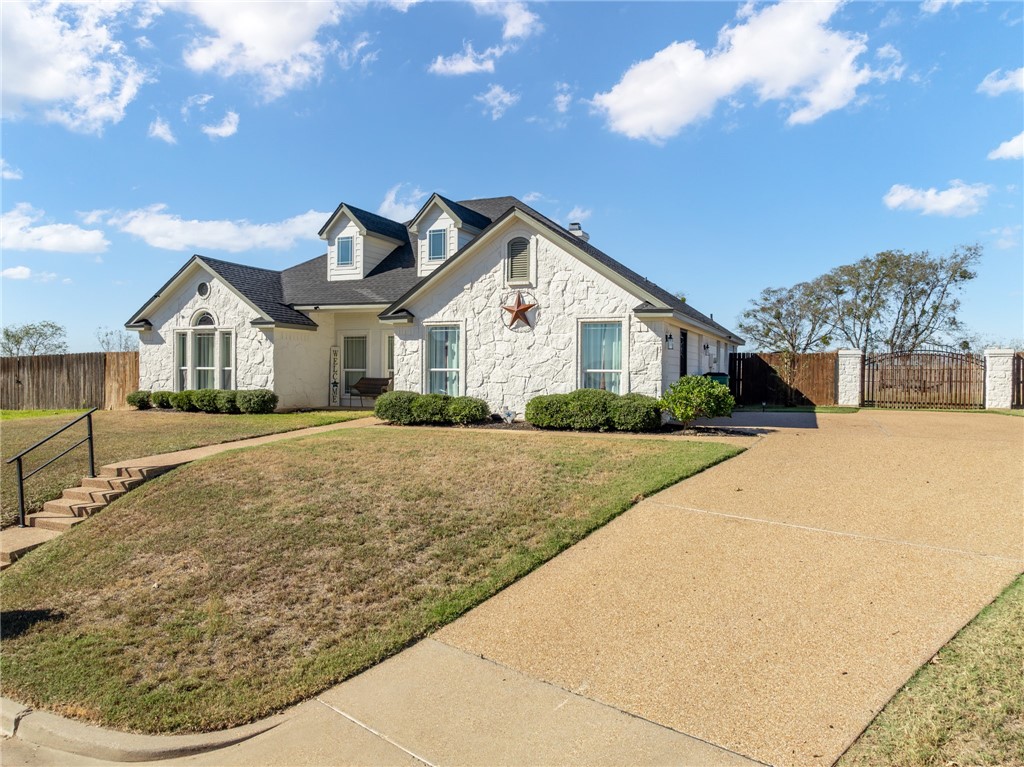 800 Navajo Trail, McGregor, Texas image 5