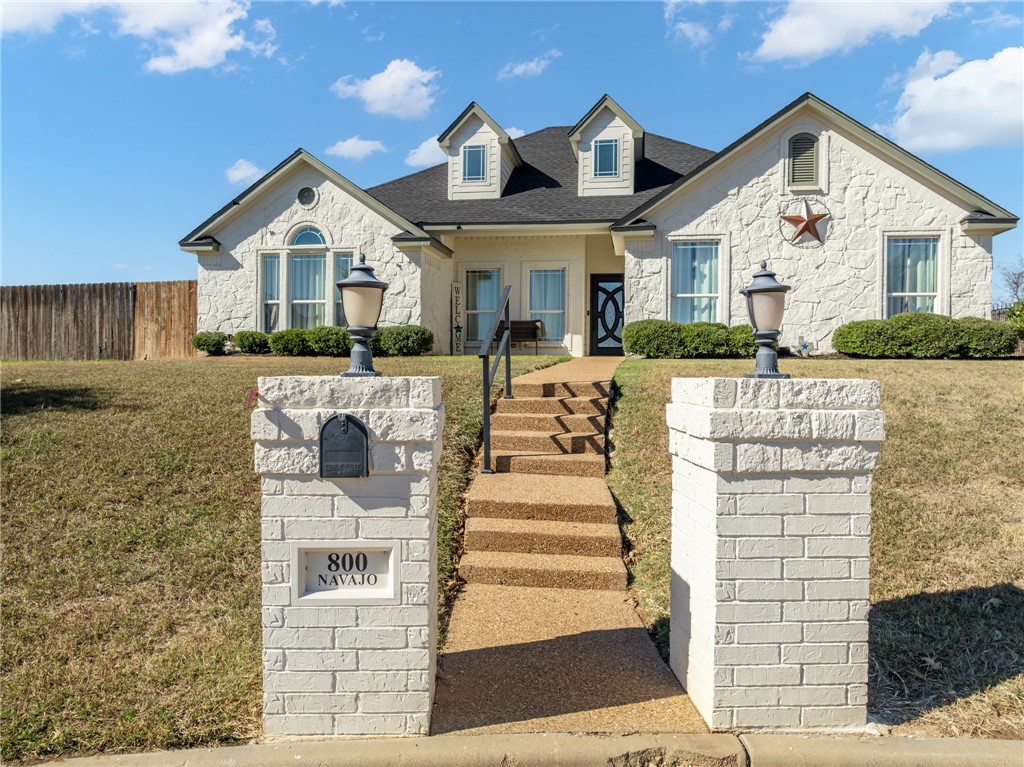 800 Navajo Trail, McGregor, Texas image 2