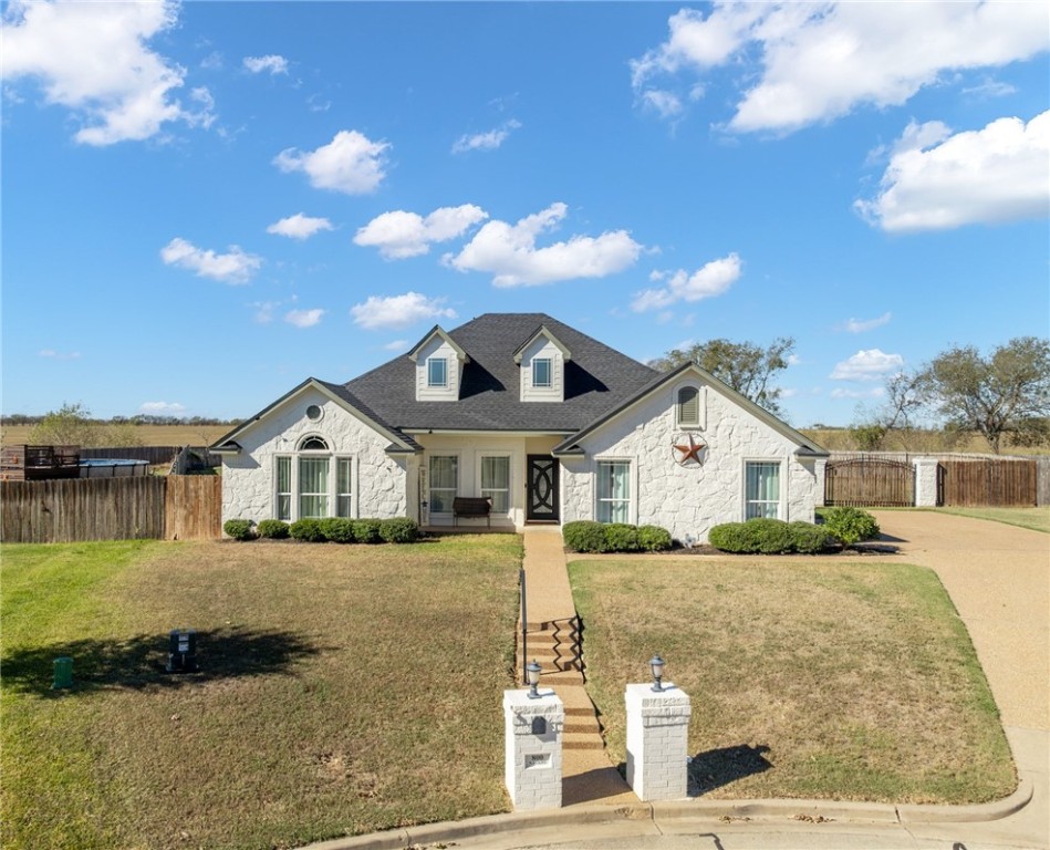 800 Navajo Trail, McGregor, Texas image 1