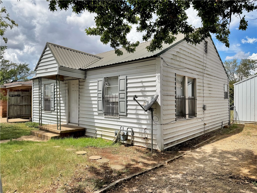 1505 W 10th Street, McGregor, Texas image 2