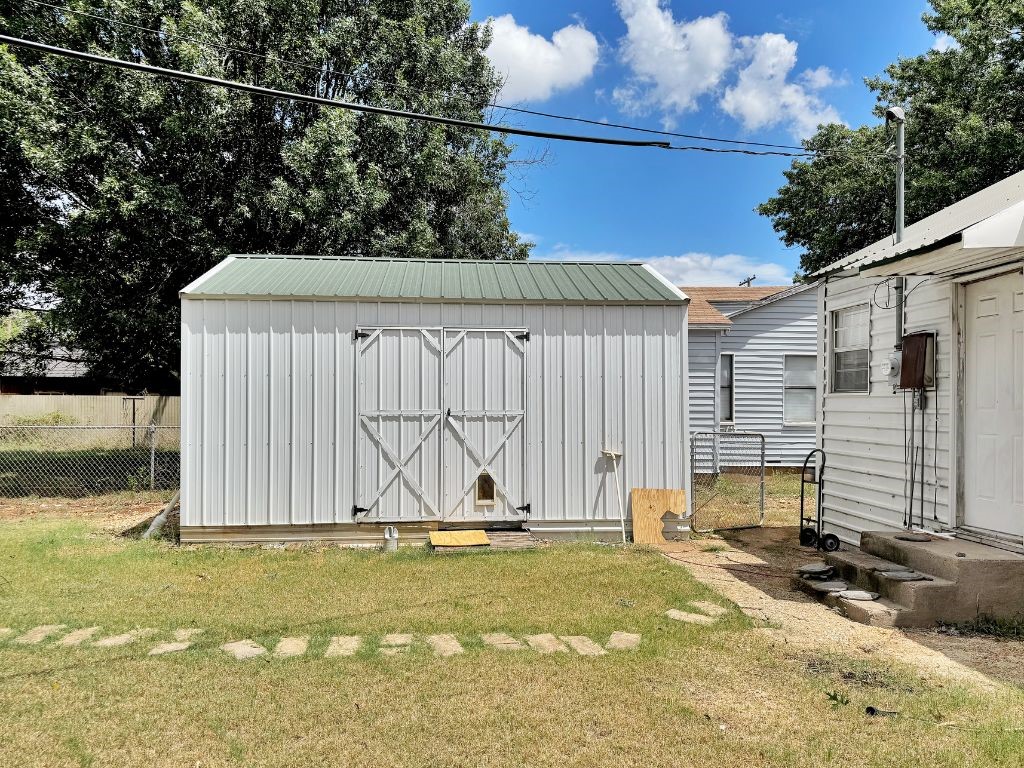 1505 W 10th Street, McGregor, Texas image 11