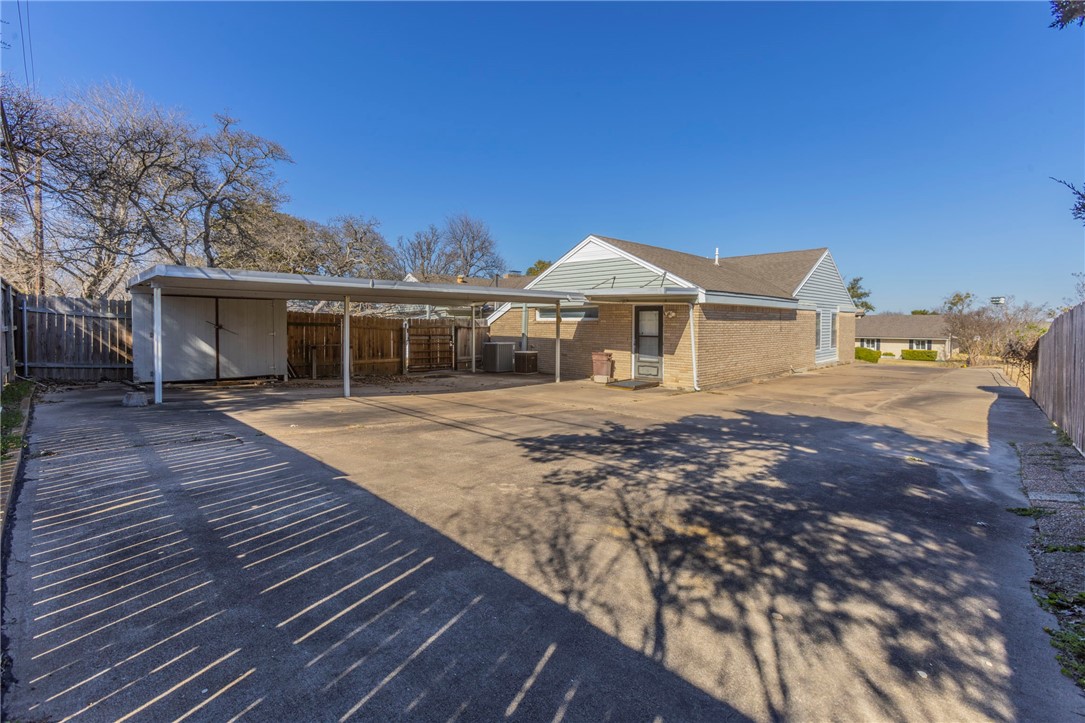 1208 Sleepy Hollow Road, Woodway, Texas image 23