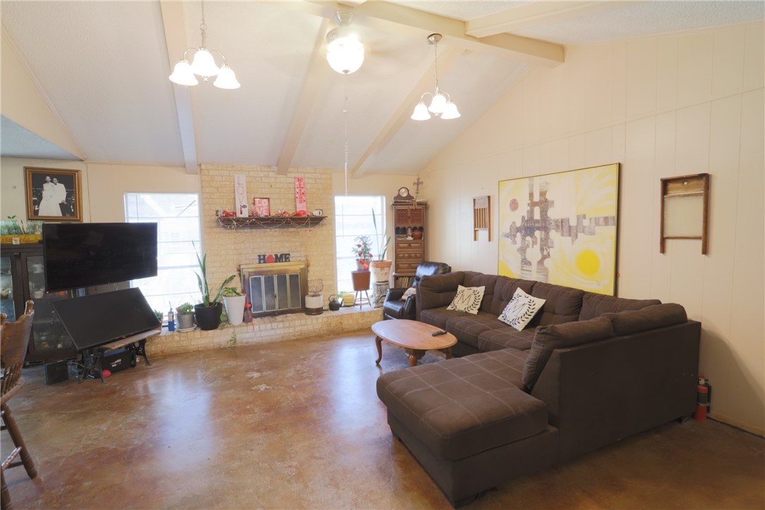 125 Goliad Street, McGregor, Texas image 2