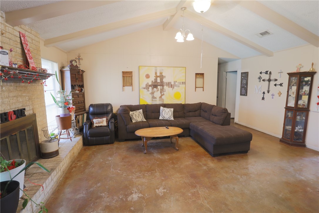 125 Goliad Street, McGregor, Texas image 3