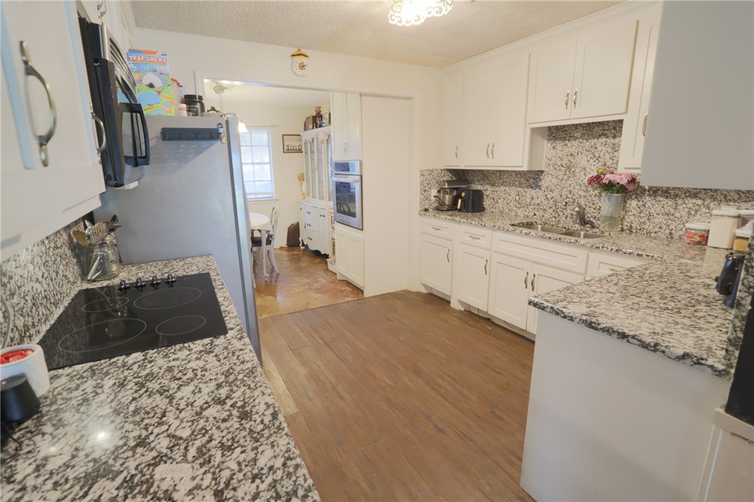 125 Goliad Street, McGregor, Texas image 4