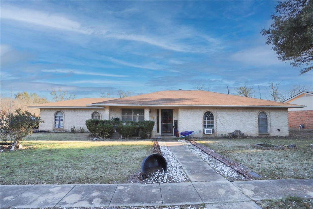 125 Goliad Street, McGregor, Texas image 1