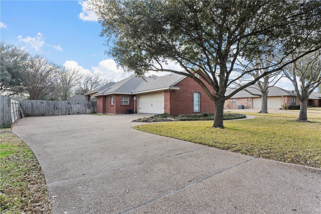 925 Steamboat Circle, Hewitt, Texas image 4