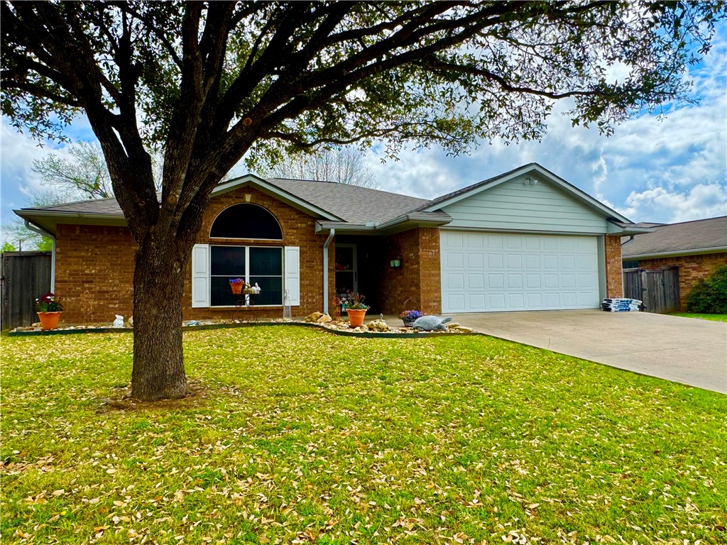 203 Oakwood Drive, Mexia, Texas image 1