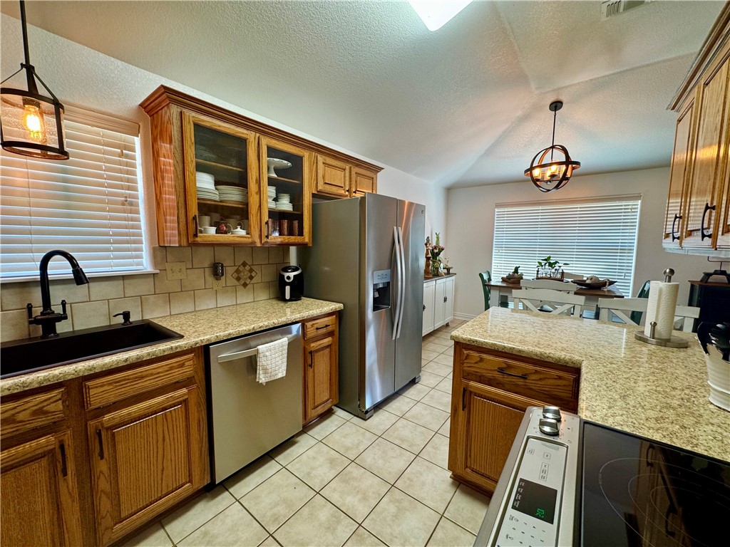 203 Oakwood Drive, Mexia, Texas image 5