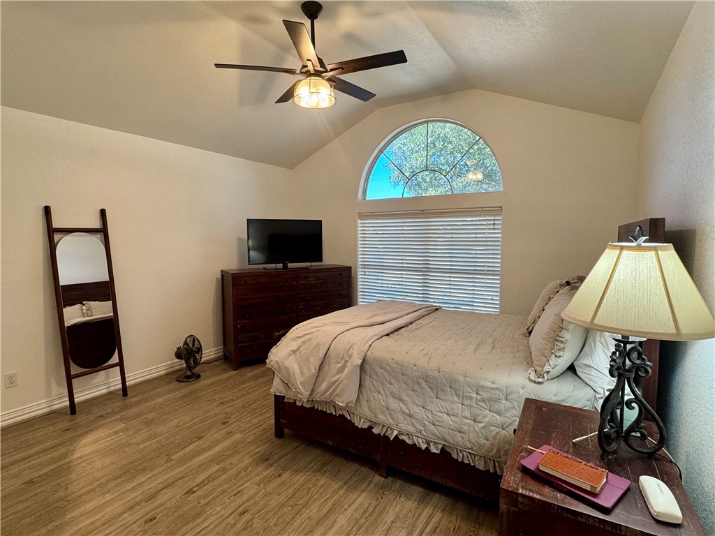 203 Oakwood Drive, Mexia, Texas image 9