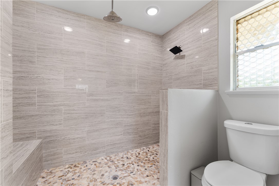 8225 Shadow Wood Drive, Woodway, Texas image 30