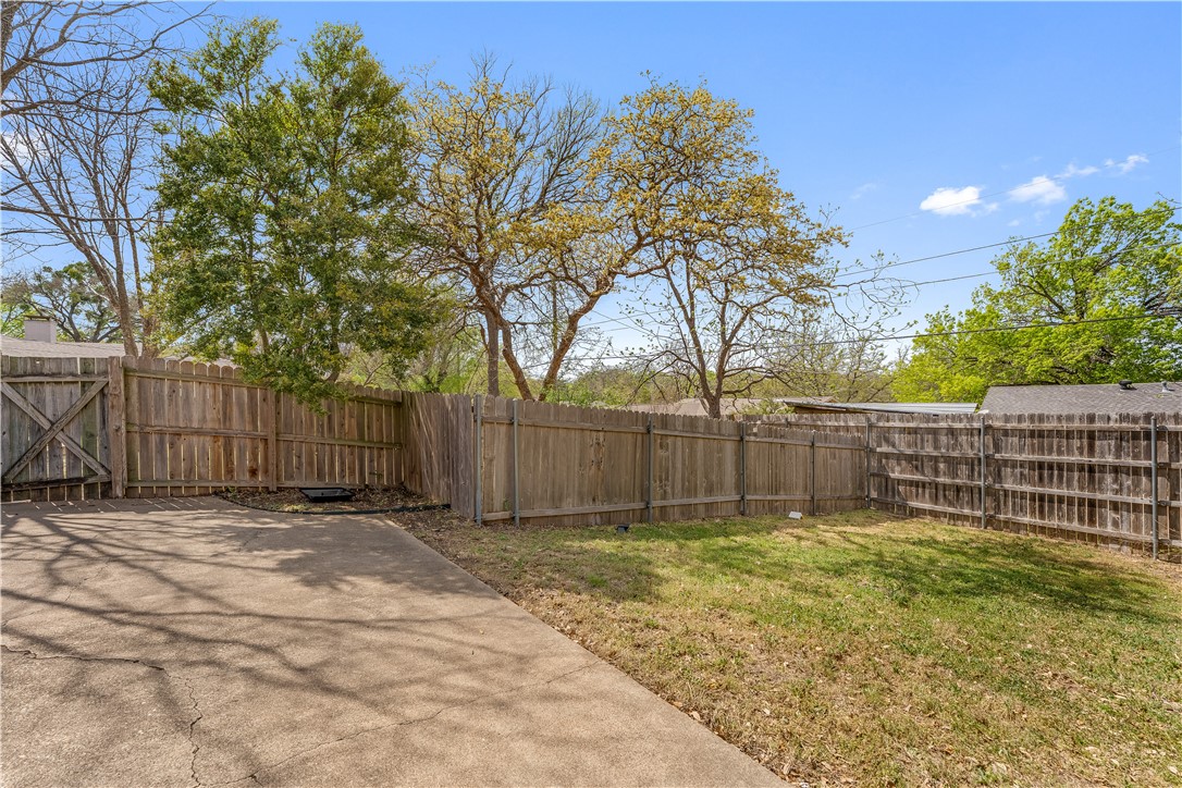 8225 Shadow Wood Drive, Woodway, Texas image 42