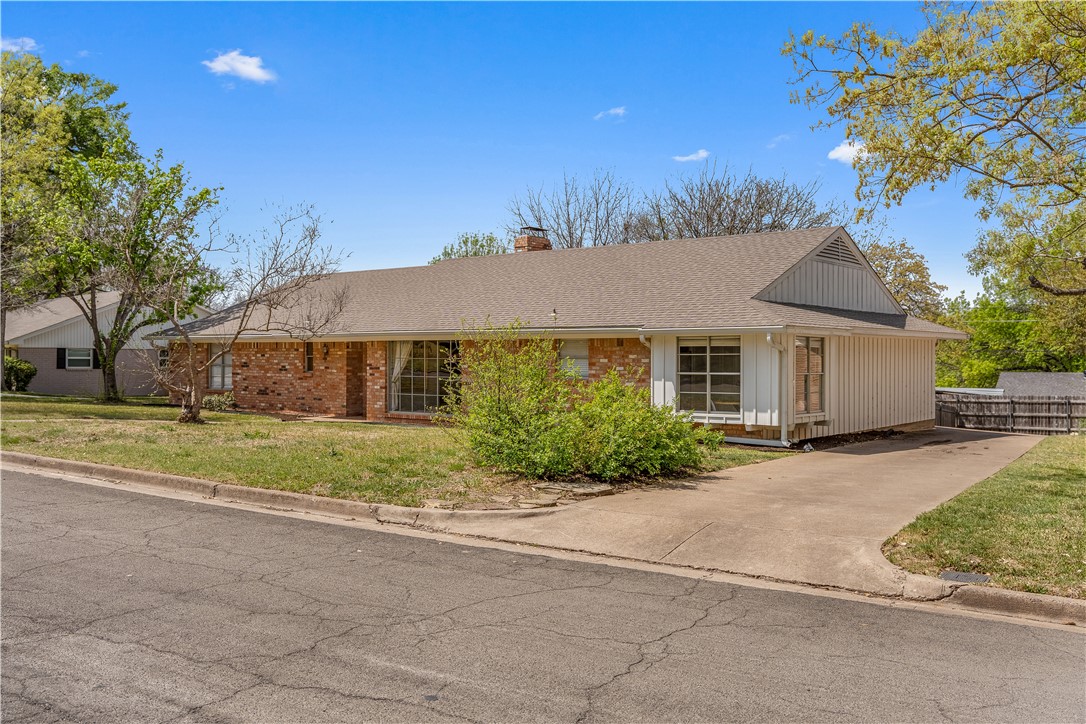 8225 Shadow Wood Drive, Woodway, Texas image 3
