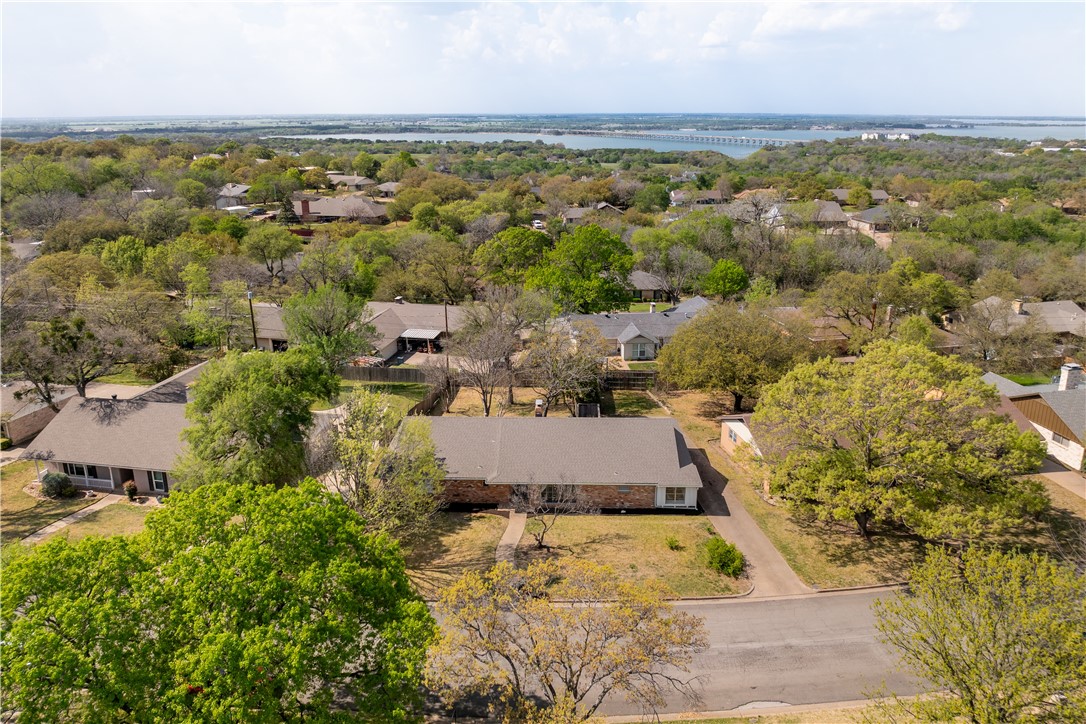 8225 Shadow Wood Drive, Woodway, Texas image 45
