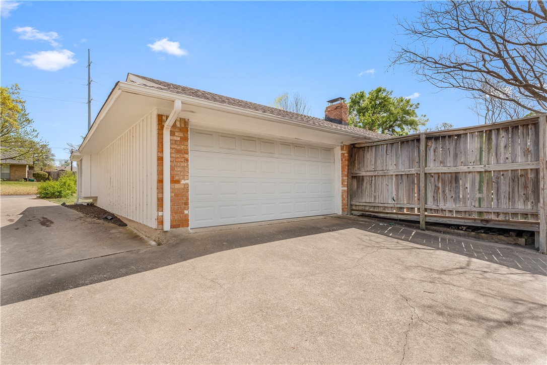 8225 Shadow Wood Drive, Woodway, Texas image 43