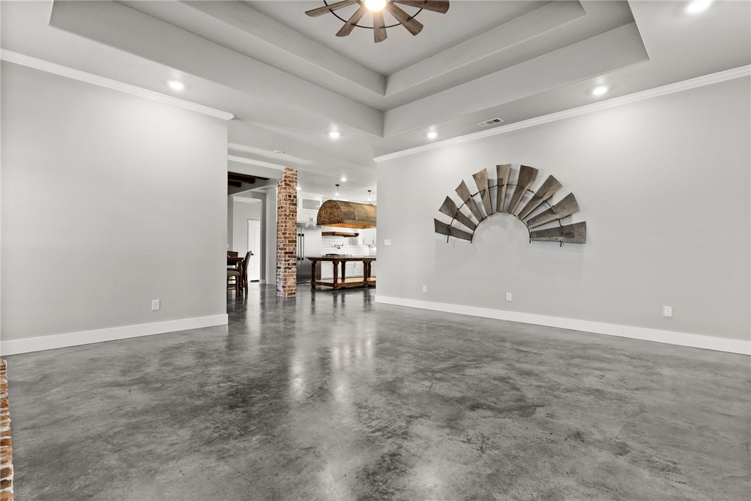 2483 Cr 303, Oglesby, Texas image 5
