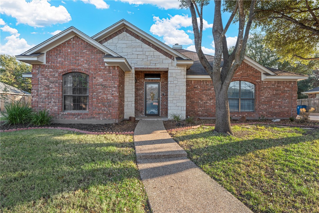 208 Fannin Drive, Hewitt, Texas image 1