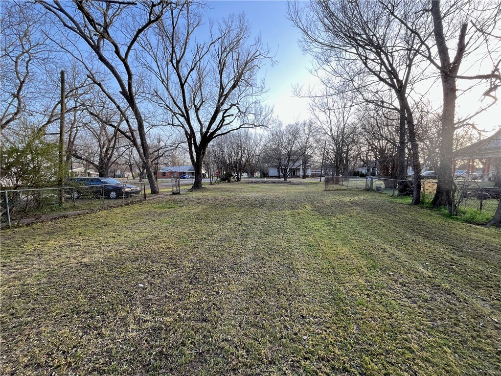 211 E Trinity Street, Groesbeck, Texas image 7