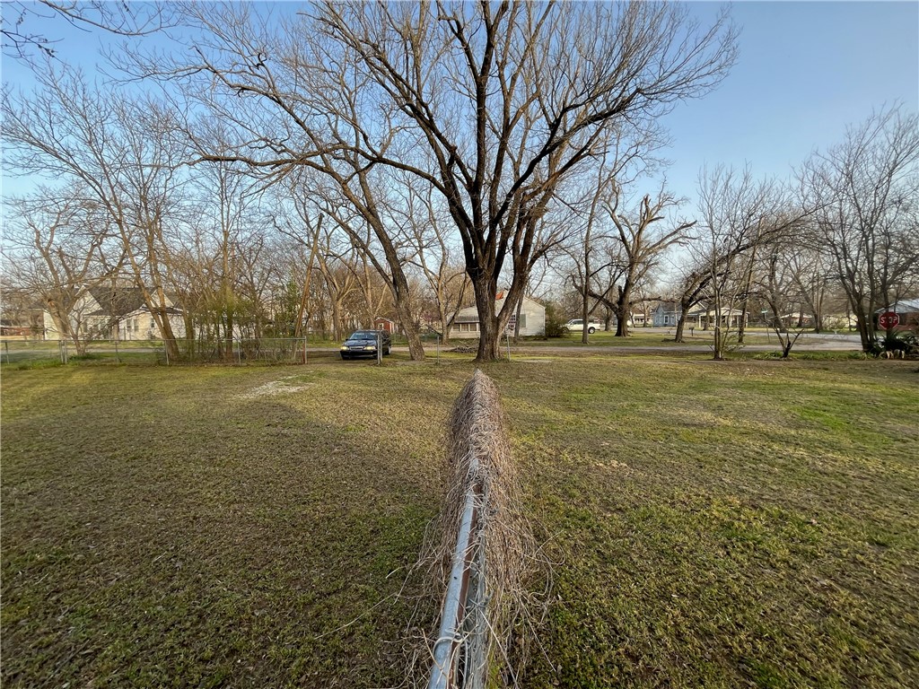 211 E Trinity Street, Groesbeck, Texas image 4