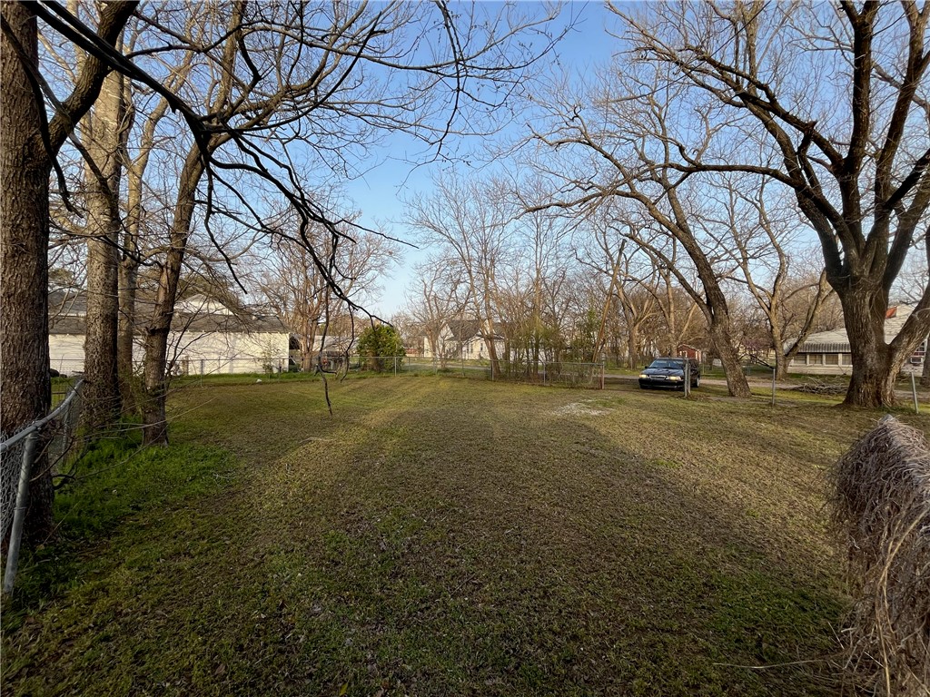 211 E Trinity Street, Groesbeck, Texas image 3