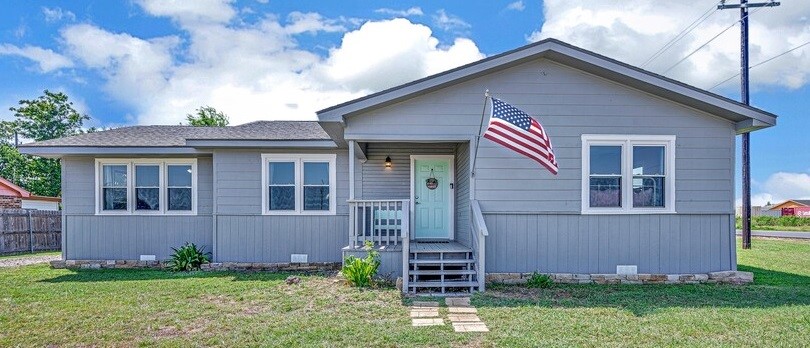 1506 W 6th Street, McGregor, Texas image 1