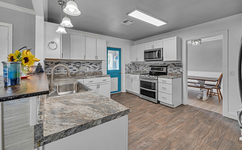1506 W 6th Street, McGregor, Texas image 9