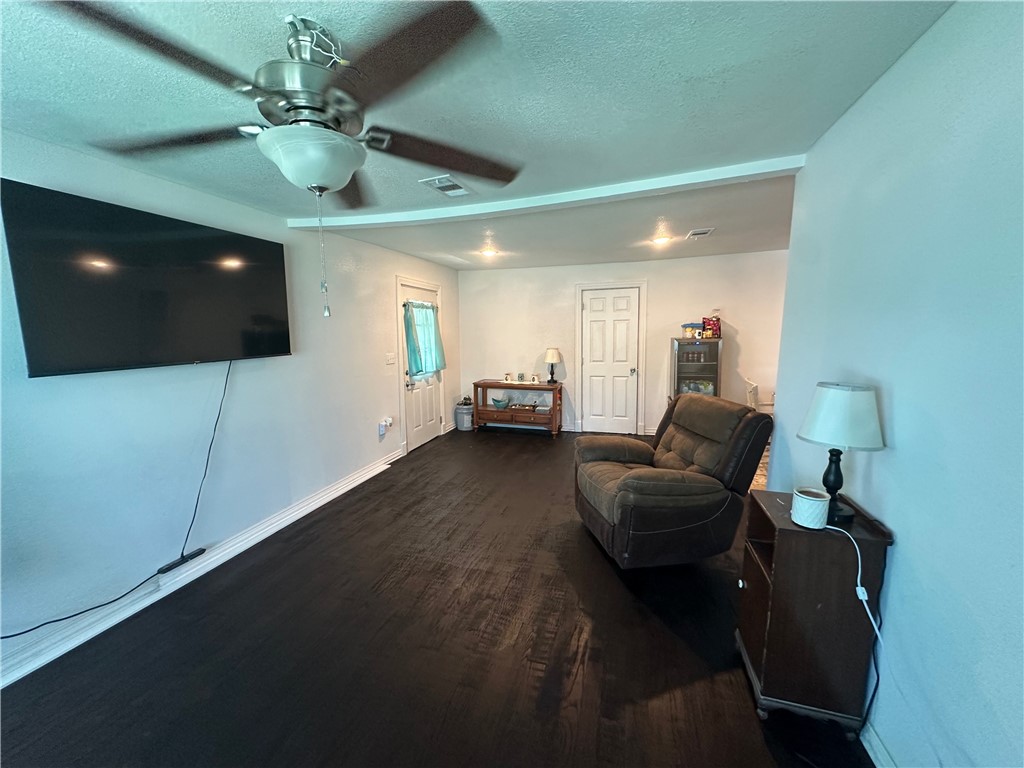 409 E Houston Street, Mexia, Texas image 5