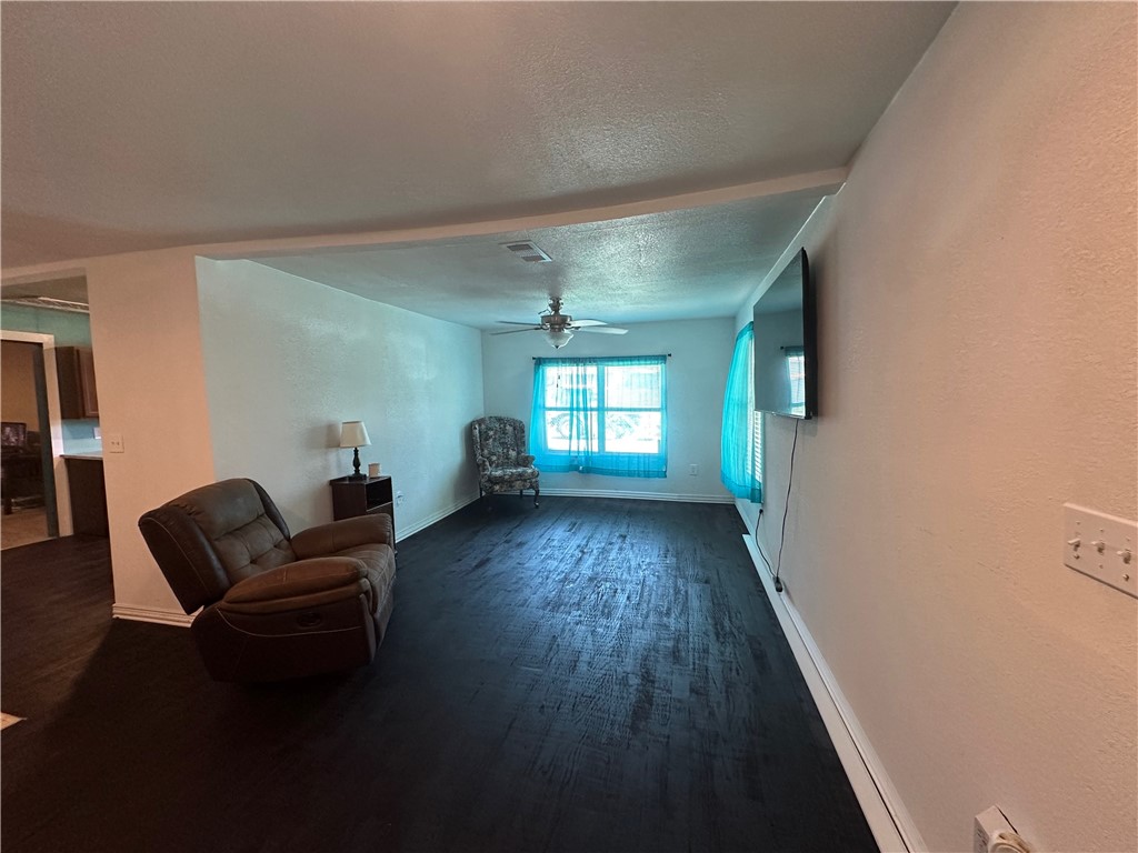 409 E Houston Street, Mexia, Texas image 2