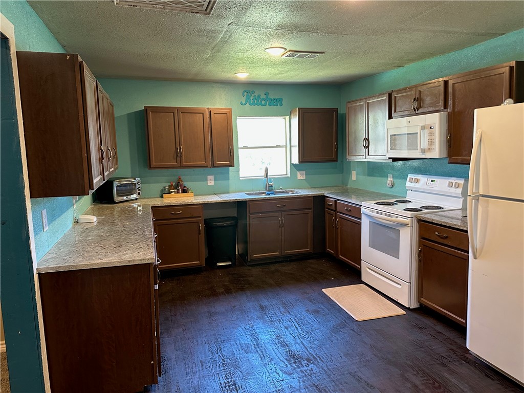 409 E Houston Street, Mexia, Texas image 8