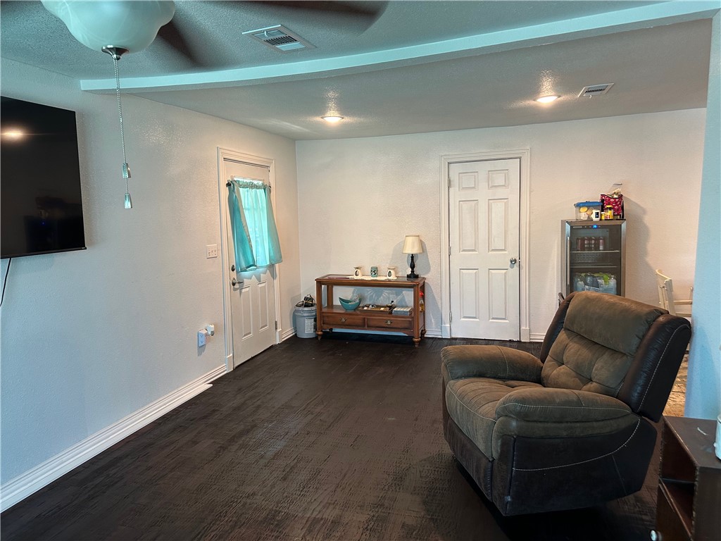 409 E Houston Street, Mexia, Texas image 4