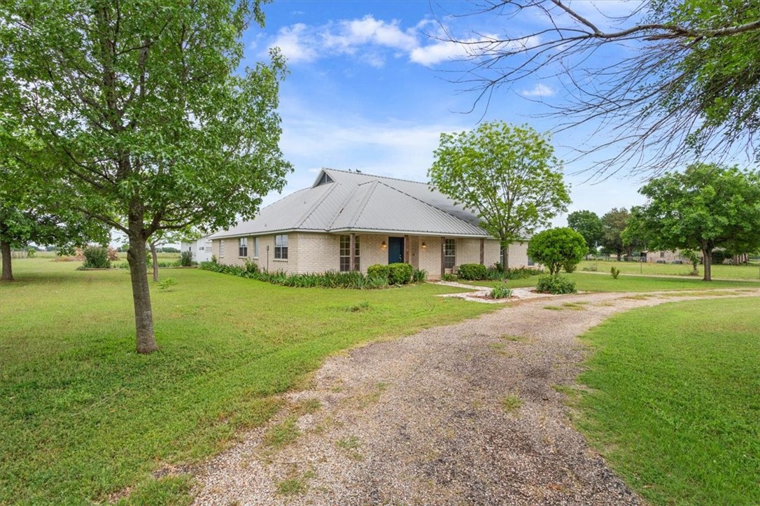 948 Middle Windsor Road, McGregor, Texas image 3