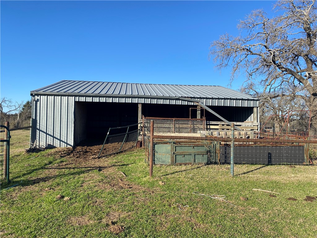 599 Cr 493, Chilton, Texas image 26